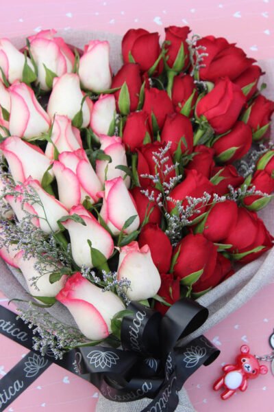 Hand Bunches 20 Red & 20 Jumilia Roses
