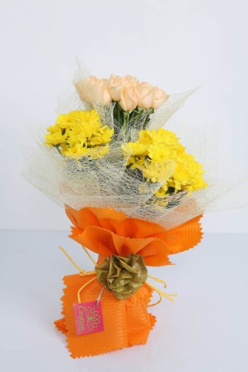 Hand Bunches Peach Roses & Yellow Daisy