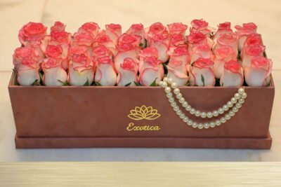 Box Arrangements Big Box of Jumilia Roses & White pearl