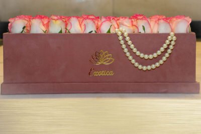 Box Arrangements Big Box of Jumilia Roses & White pearl