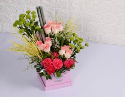 Box Arrangements Box flower arrangement of Jumilia roses & carnation, Daisy