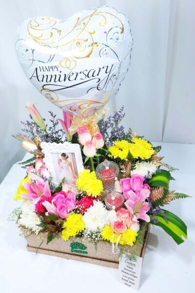 Box Arrangements Flower Arrangement Of Jumila Roses & Pink Oriental Lily With Balloon & Photo