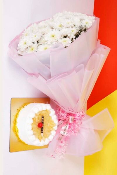 Fresh Flowers Hand Bunch Of White Daisy With Pineapple cake