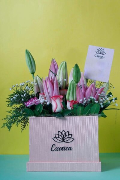 Box Arrangements Flower Box Of Pink Oriental Lilly With Jumilia Roses