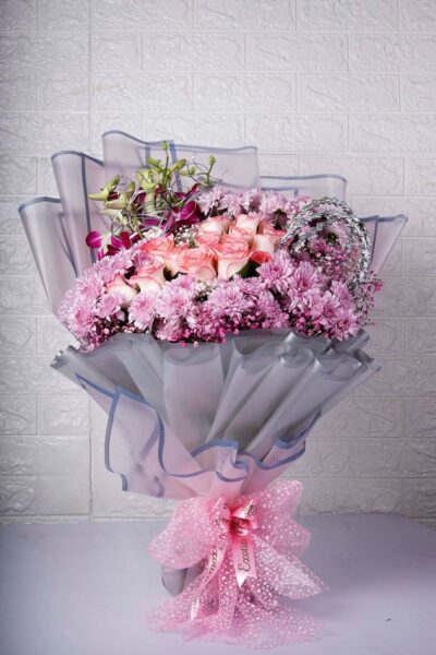 Fresh Flowers One Sided Bunch Of Jumilia Roses & Lilac Daisy with Purple Orchids