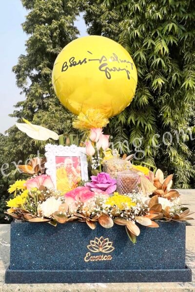 Flowers & Balloons Combo Flower Arrangement of Multyple Flowers with Frame Photo With Round Balloon