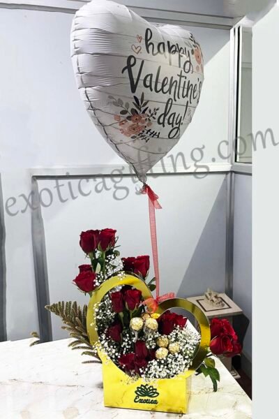 Box Arrangements Box Flower Of Red Roses & Choclates With Valentine’s Day Balloon.